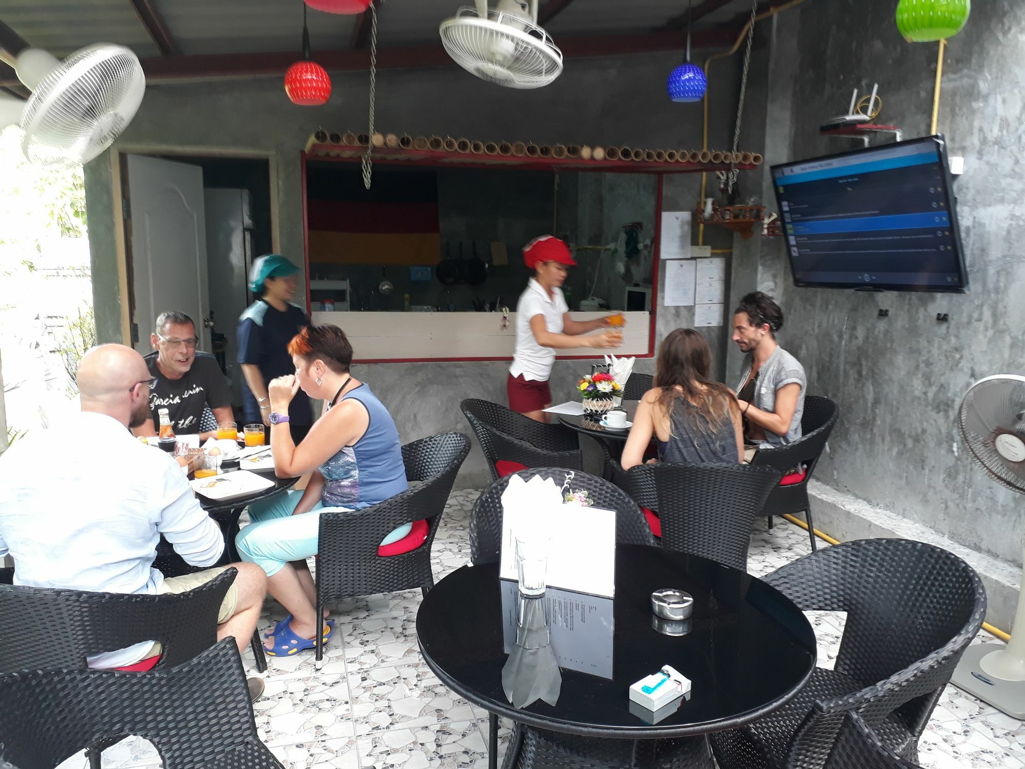 B快乐度假村 卡马拉海滩 外观 照片